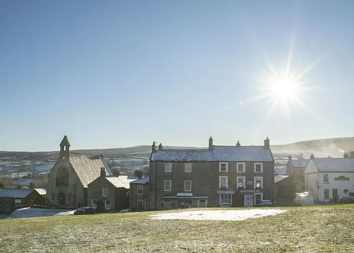 Mae * Richmond (North Yorkshire)