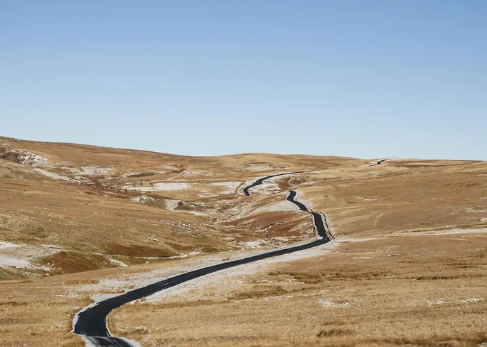 Mae * Richmond (North Yorkshire)