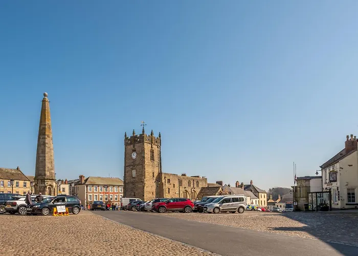 Mae * Richmond (North Yorkshire)